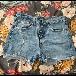 Levi’s cut off shorts